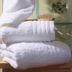 LUXURIUS SOFT 62 – Πετσέτες ΔΙΚΛΩΝΗΣ βασης με ΜΟΝΟΚΛΩΝΟ πελος Λευκές 620gsm με JAQUARD ΑΝΑΓΛΥΦΕΣ ΡΙΓΕΣ & DIAGONAL φινιρισμα στο τελείωμα διαθέτει DOUBLE ραφή στις ουγιες (ΠΡΟΣΩΠΟΥ 50x100)