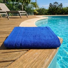STRIPES ROYAL BLUE 50-Πετσετες πισινας 500gsm ανεξιτηλες (Διαστασεις 70 x 140)! (VAT=ANTIUV & ANTIHLORE στους 90′ C)
