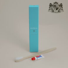 AQUA PREMIUM ACCESSORIES/ΣΕΤ ΟΔΟΝΤΙΚΗΣ ΦΡΟΝΤΙΔΑΣ COLGATE σε αδιαβροχο χαρτινο κουτι πολυτελειας (οικολογικη συσκευασια BIODEGRADABLE 0% zero waste) (250 Σετ/Κιβ)