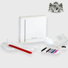 WHITE CLASSIC-FULL AMENITIES BOX-Oλοκληρωμενη κασετινα AMENITIES που περιεχει (Σετ Περιποιησης Φροντιδας & Ομορφιας/Αδιαβροχο Σκουφακι Μπανιου/Σετ Ραπτικης) Βιοδιασπωμενο & Οικολογικο σε πολυτελης συσκευασία (500 τμχ/κιβώτιο)